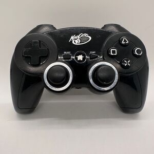 MadCatz Game Controller‎ Wireless Pad Battery PoweredBlack Dual Analog Sticks